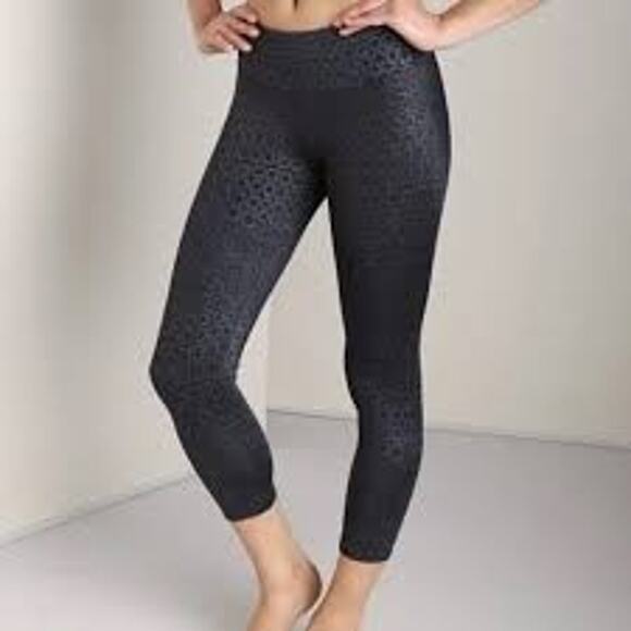 ONZIE Black Magic Capri Legging Tonal Animal Print S/M Small Medium MOB WIFE - Picture 2 of 6